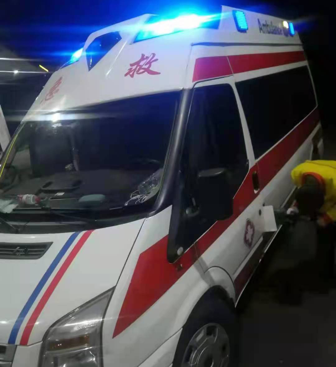 武冈市专业救护车出租